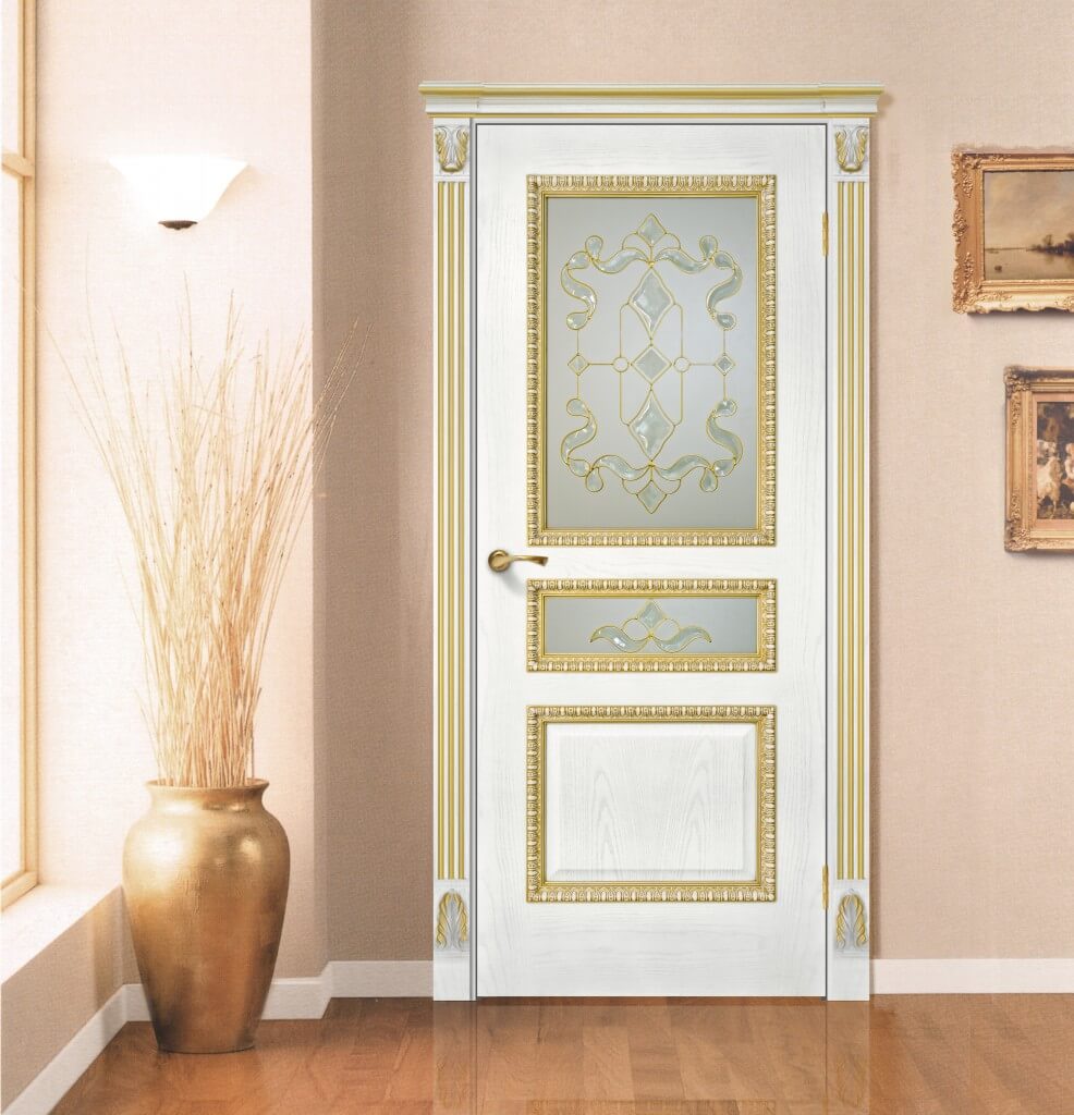 Белый двери с золотом в интерьере квартиры